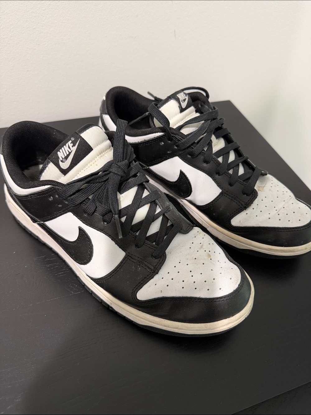Nike Men’s Black and White Low-Top Sneakers with Swoosh